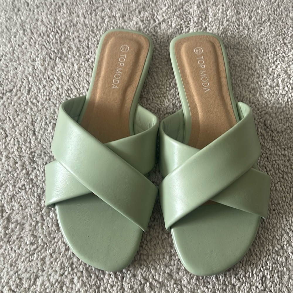Top Moda Slides - Picture 1 of 3